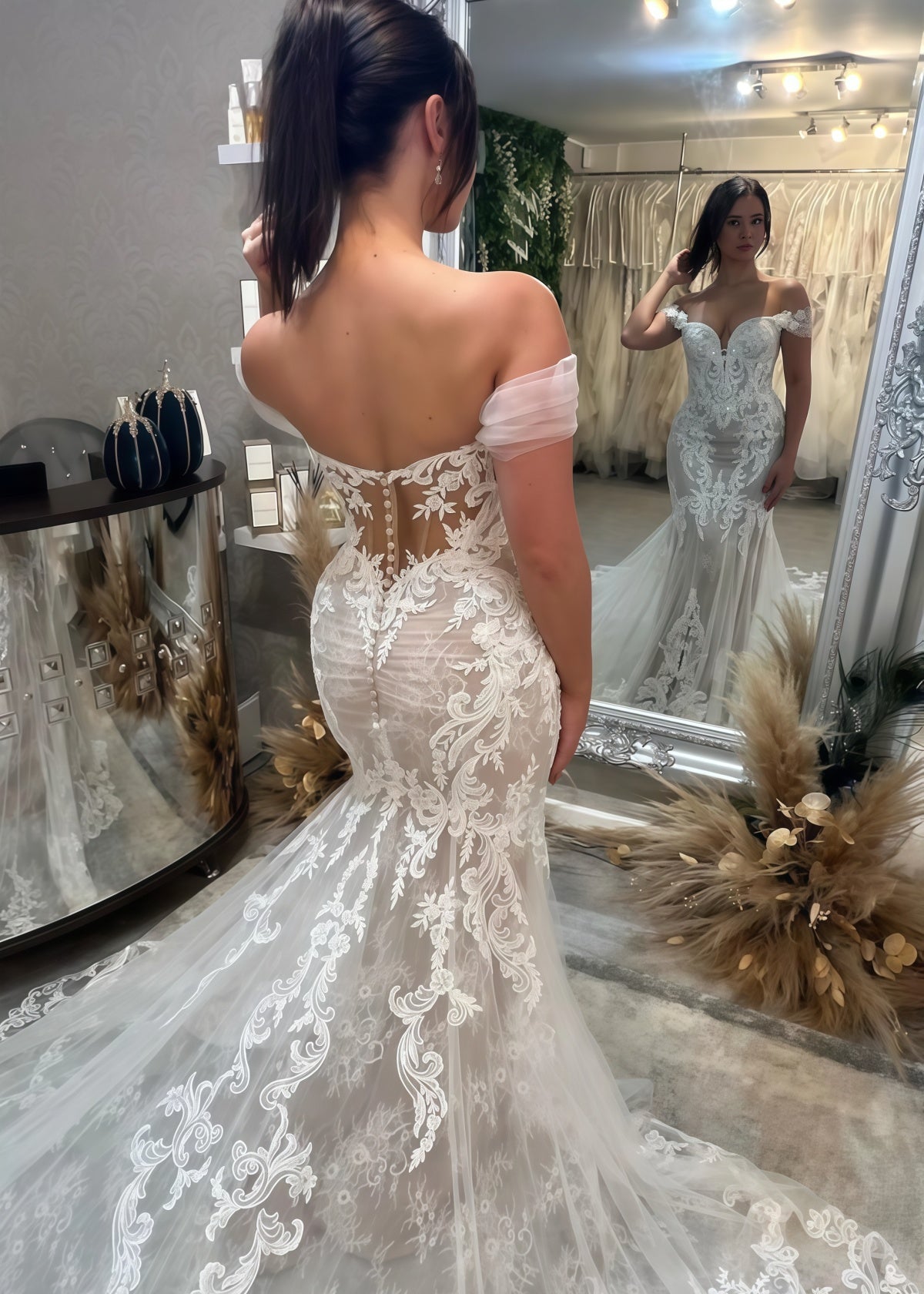 Elsa | Sexy Mermaid Off the Shoulder Appliques Lace White Tulle Wedding Dress Train - White - PROMDRESS Club